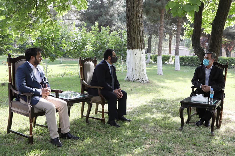 یی