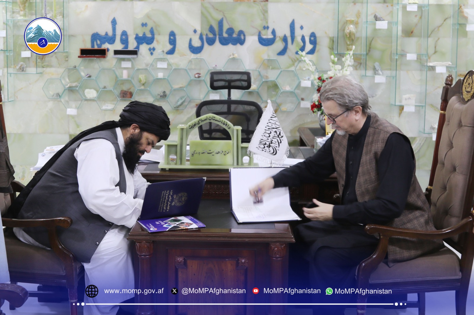 نیوس