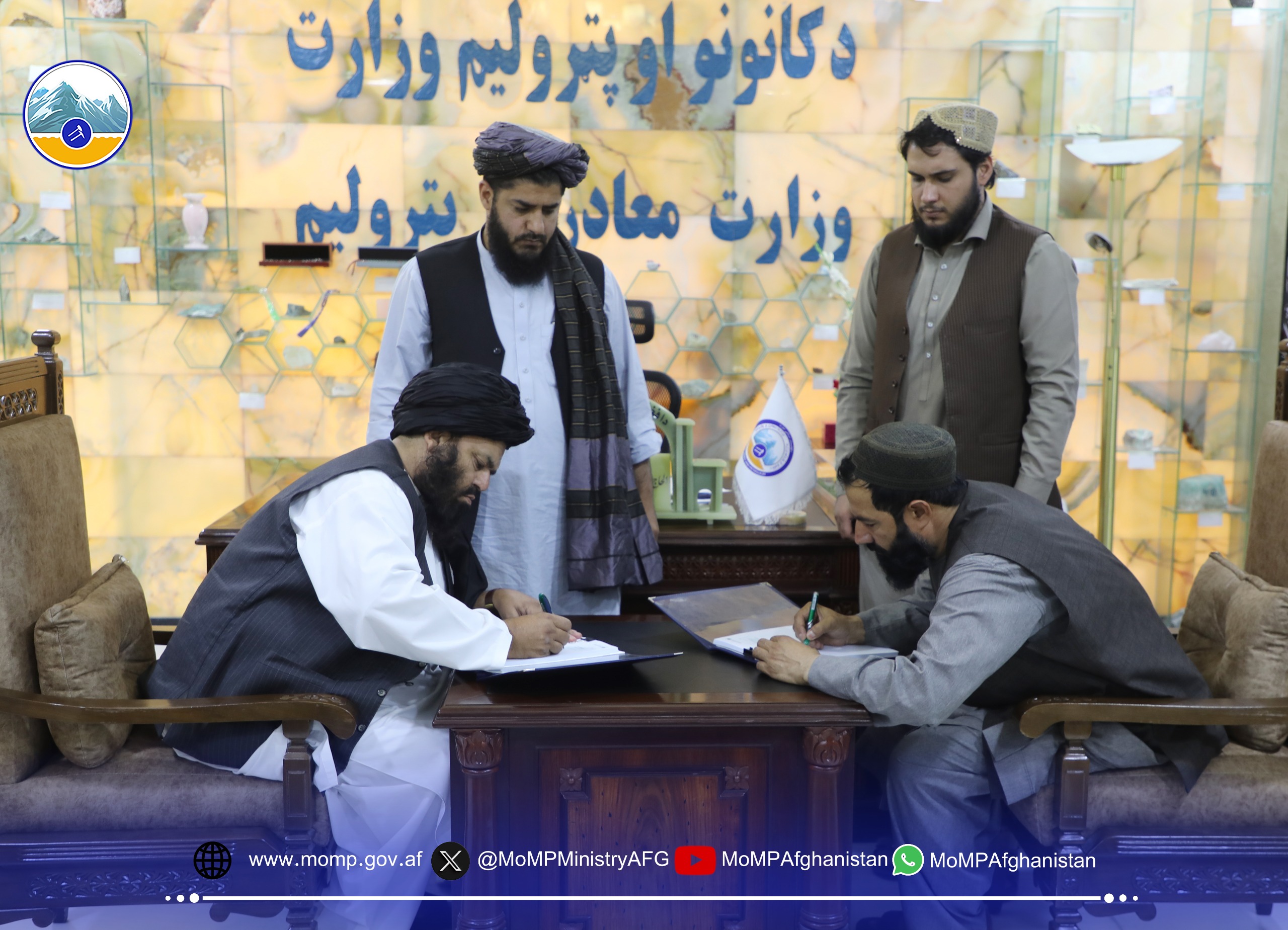 عقد قرارداد استخراج معدن نمک ولایت هرات
