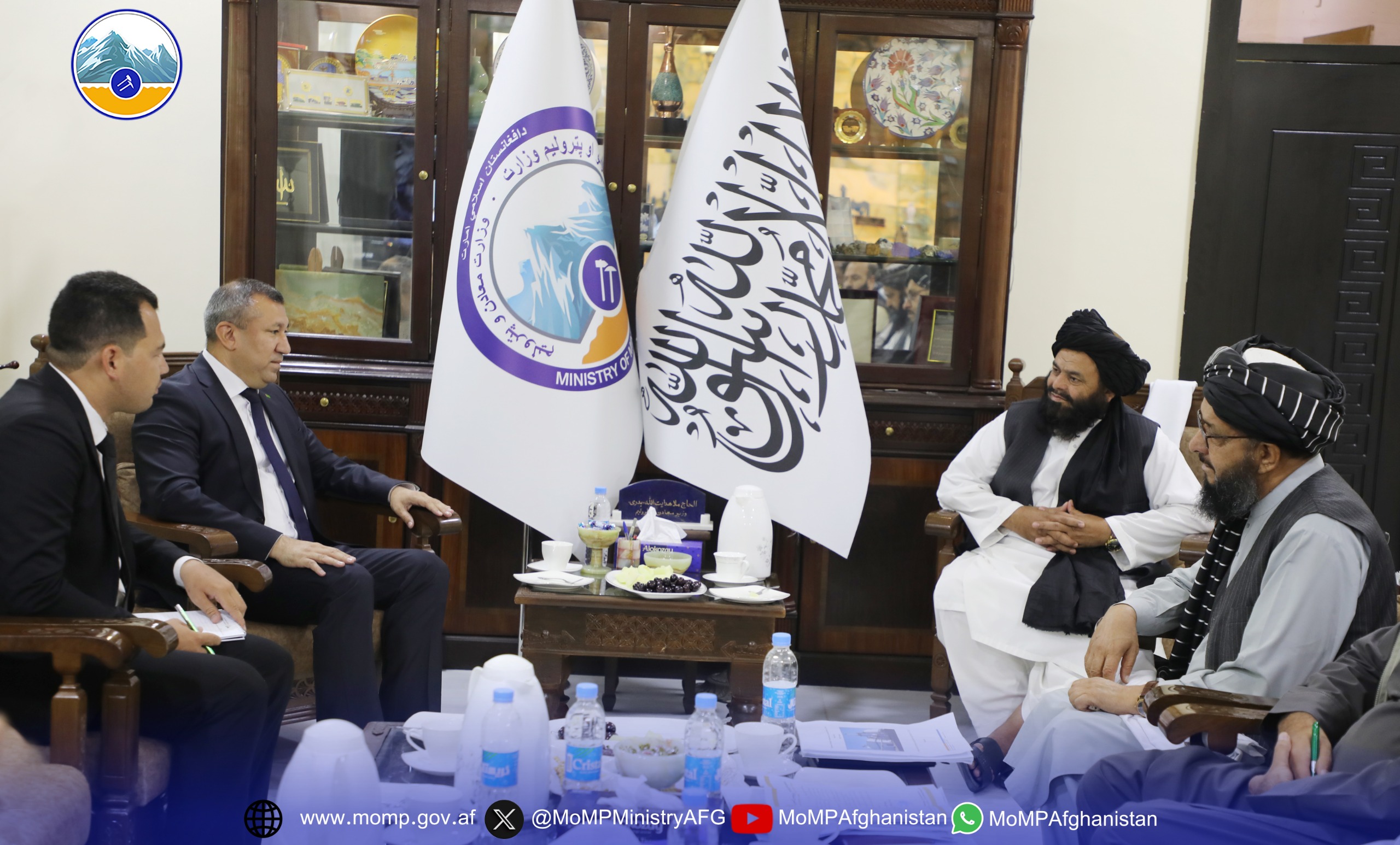 د کانونو او پټرولیم وزیر د ترکمنستان له سفیر سره وکتل