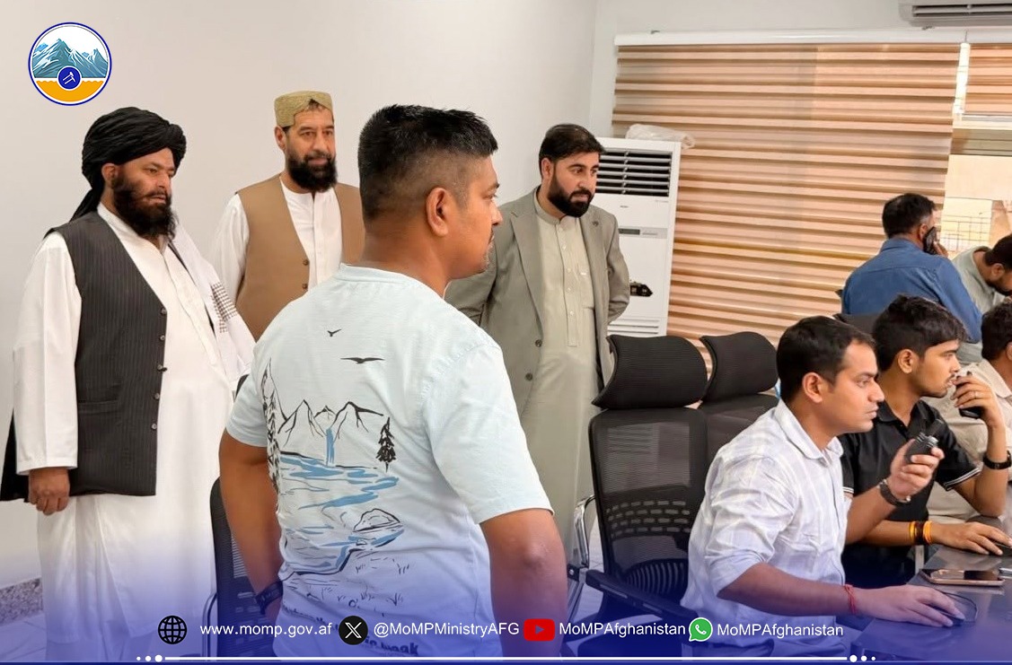 د کانونو او پټرولیم وزیر د کندهار د شوراندام سمنټو له کارخونې څخه لیدنه وکړه