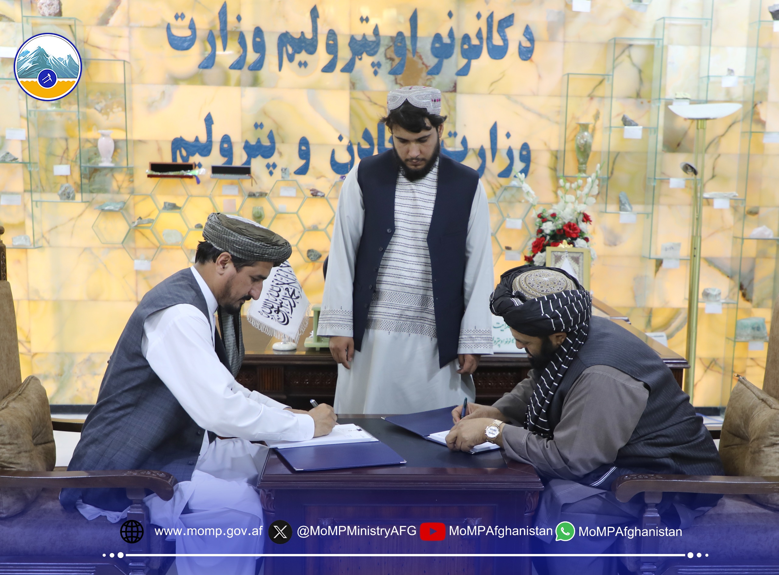 د شیرزادو ولسوالۍ تالک کان تړون لاسلیک شو