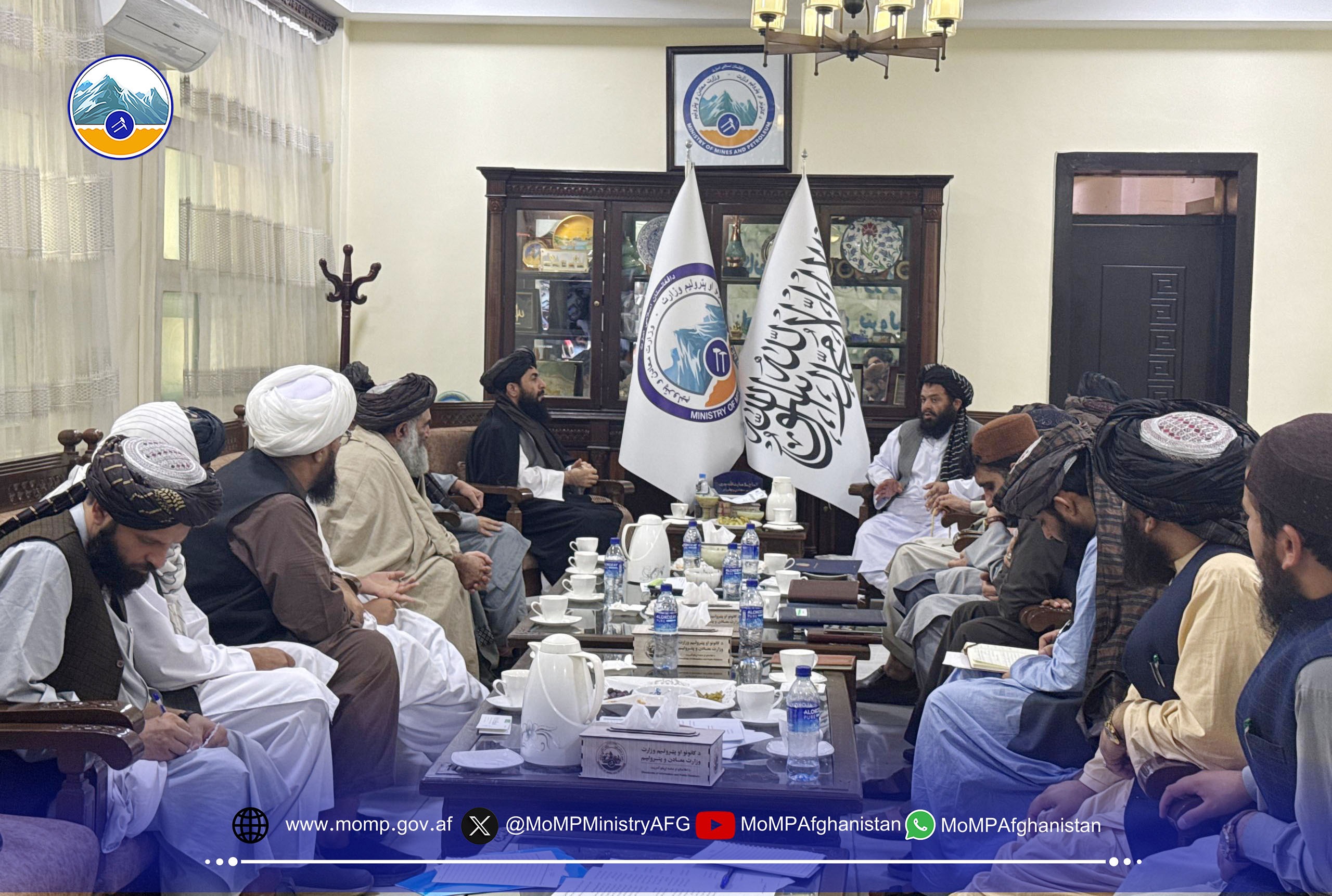 د کانونو او پټرولیم وزیر د اوو زونونو له والیانو سره وکتل
