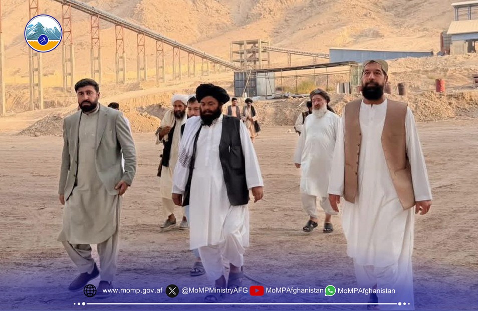 د کانونو او پټرولیم وزیر د کندهار د شوراندام سمنټو له کارخونې څخه لیدنه وکړه